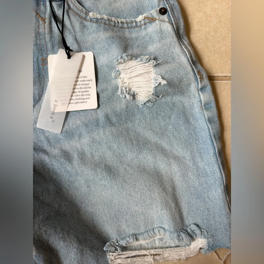 a loves a Women’s 24 Blue Frayed Cut Off Hem Distressed Denim Boyfriend Shorts - Picture 5 of 12
